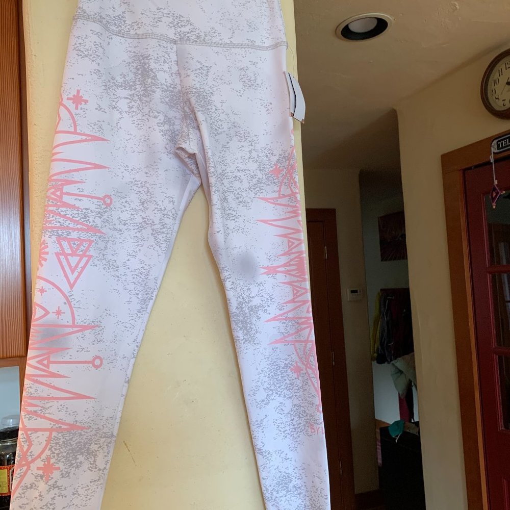 Onzie flow Midi Leggings - NWT